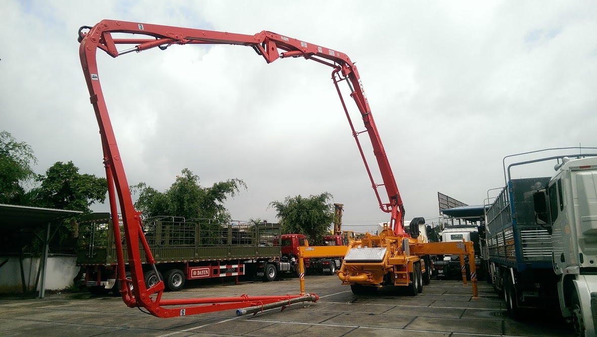 Xe bơm cần bê tông