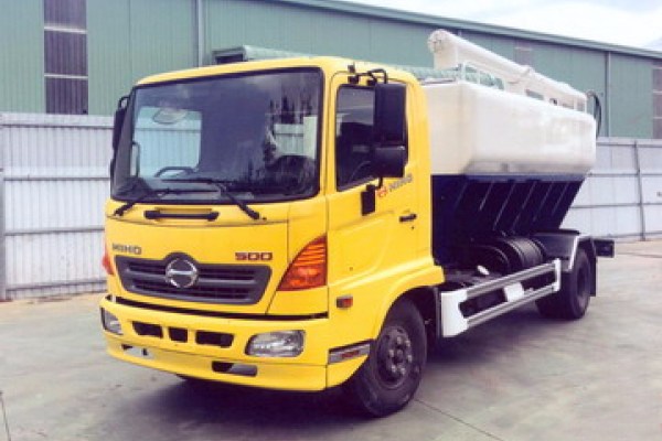 Xe chở thức ăn chăn nuôi 9 khối Hino Fc